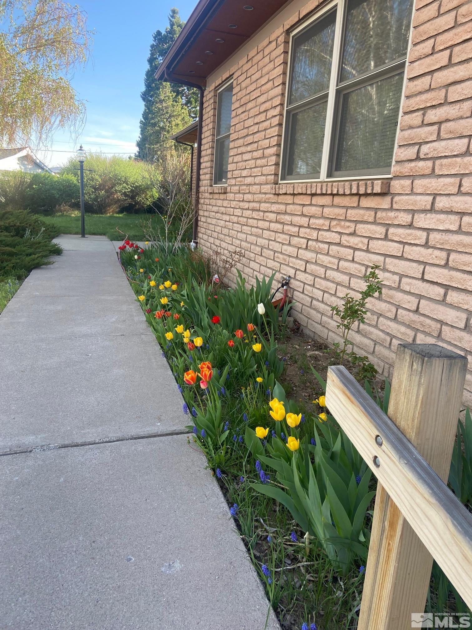 2690 Fair Circle Reno, NV 89503 - Photo 29 of 40 a view of a pathway with a yard