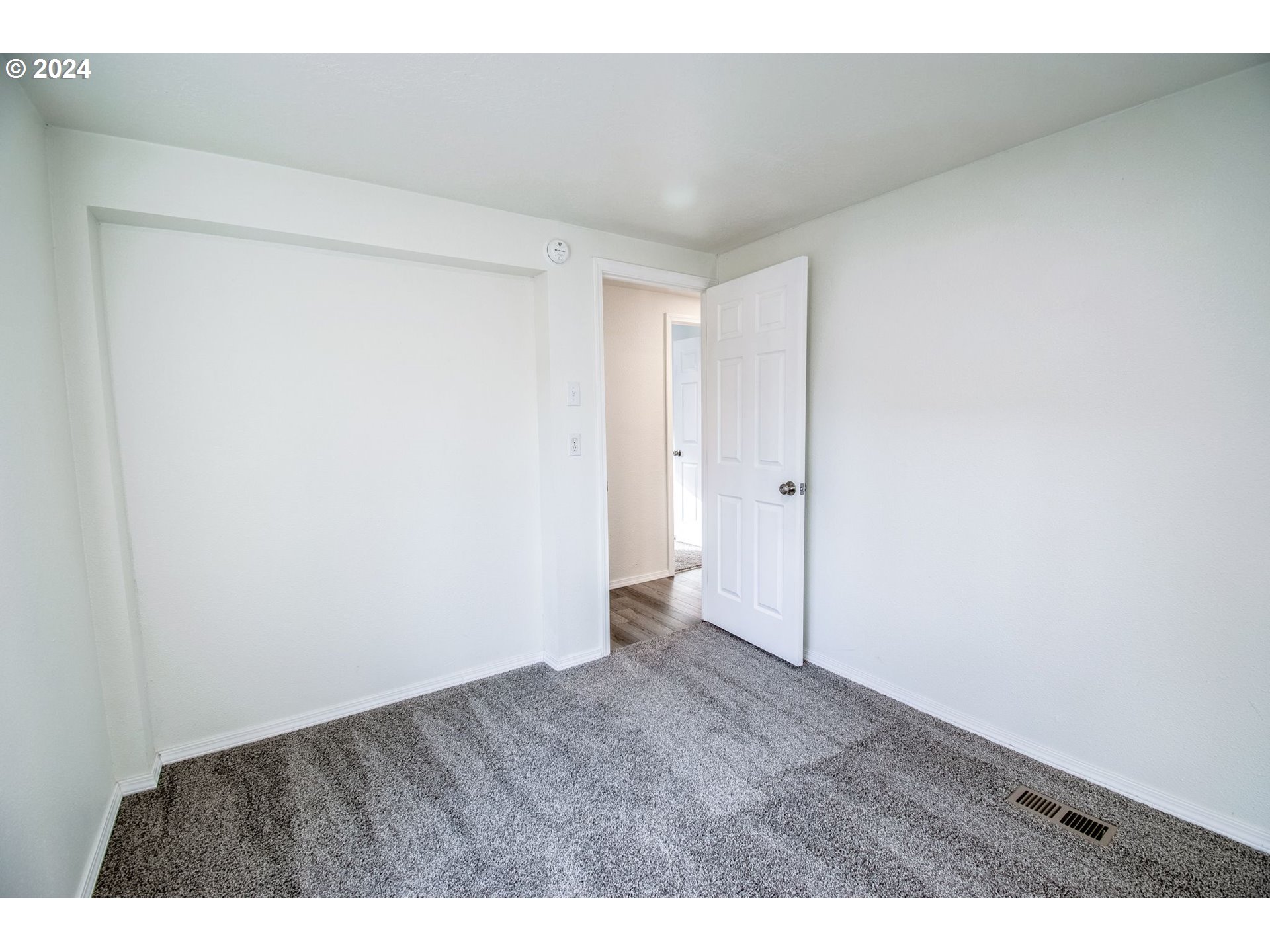247 37th Street Springfield, OR 97478 - Photo 18 of 30 a view of an empty room
