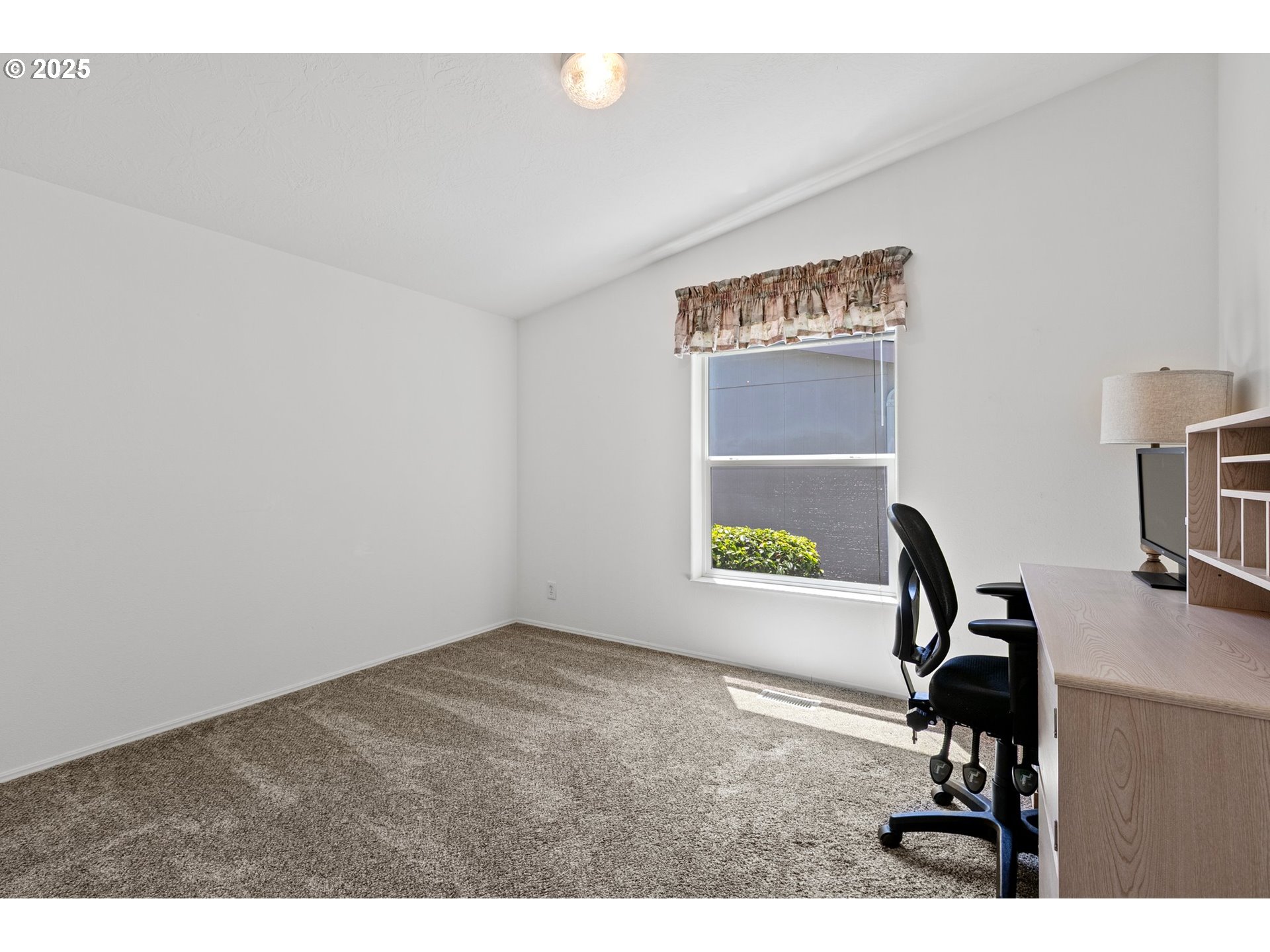 3220 Crescent Avenue, Unit 3 Eugene, OR 97408 - Photo 32 of 41