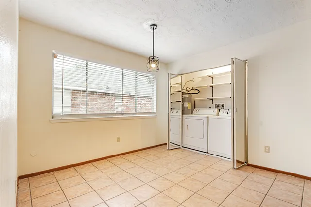 a view of empty room with window