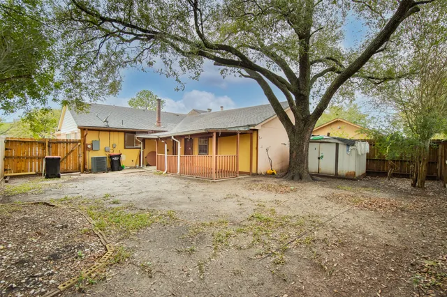 a view of a house with a yard and garage
