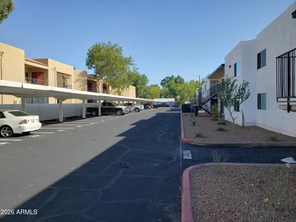 $899 | 1330 East Highland Avenue, Unit 6A, Phoenix, AZ 85014