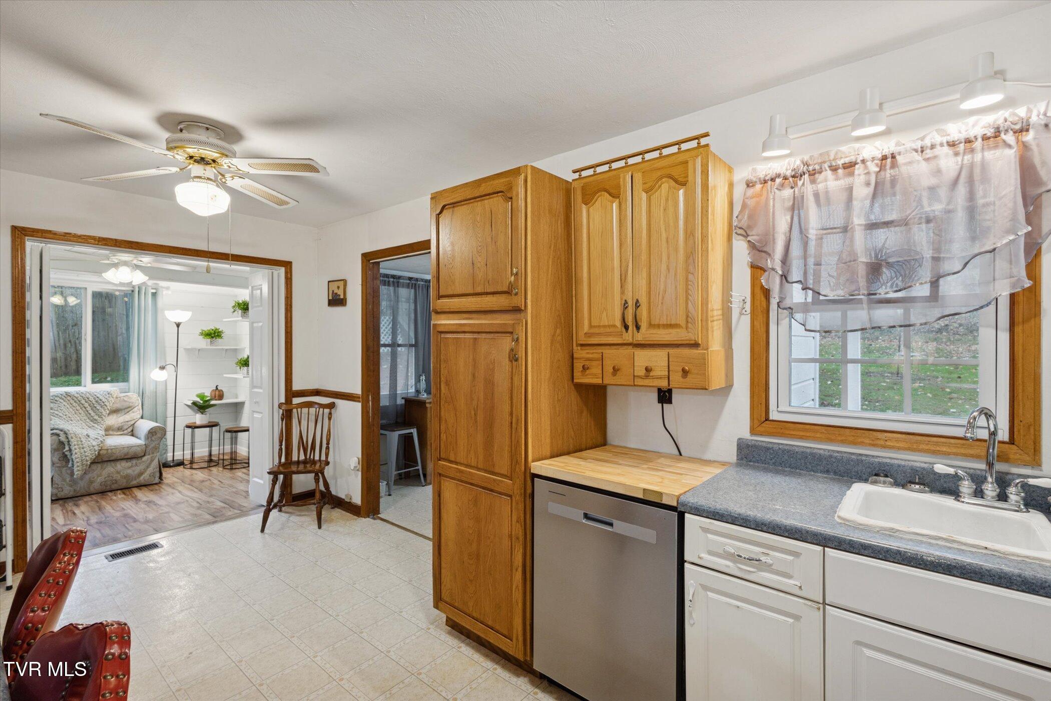 270 Hurley Hollow Road Elizabethton, TN 37643 - Photo 14 of 43 14-270-Hurley-Hollow-Rd--WindowStill-Rea