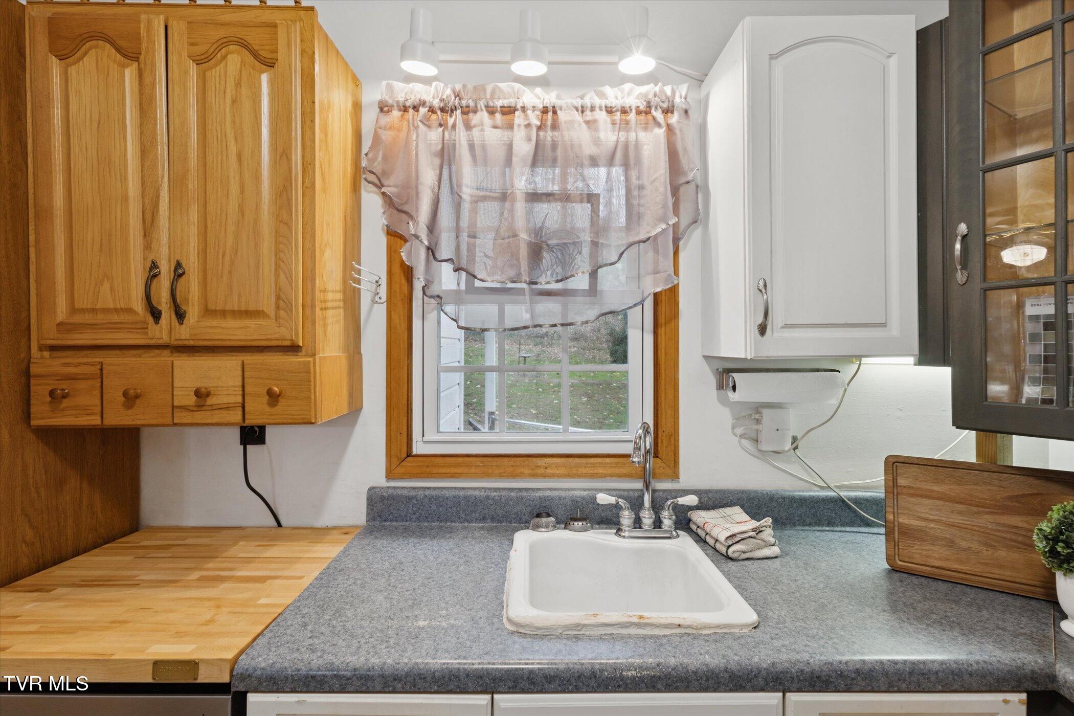 270 Hurley Hollow Road Elizabethton, TN 37643 - Photo 16 of 43 16-270-Hurley-Hollow-Rd--WindowStill-Rea