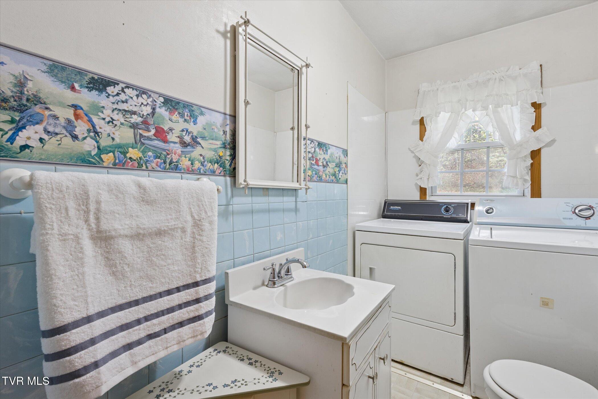 270 Hurley Hollow Road Elizabethton, TN 37643 - Photo 17 of 43 17-270-Hurley-Hollow-Rd--WindowStill-Rea