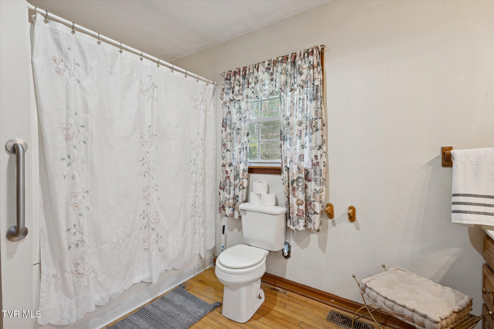 270 Hurley Hollow Road Elizabethton, TN 37643 - Photo 19 of 43 19-270-Hurley-Hollow-Rd--WindowStill-Rea