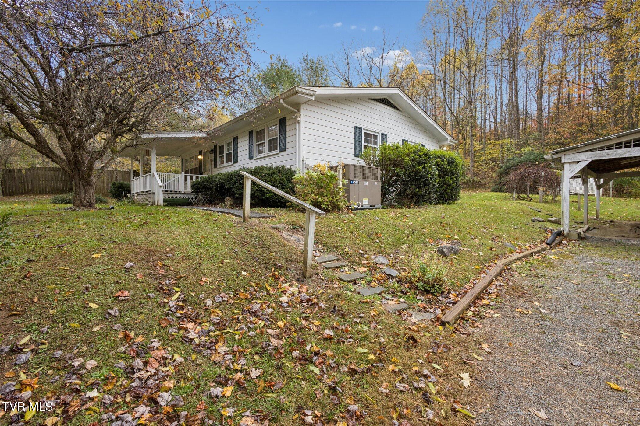 270 Hurley Hollow Road Elizabethton, TN 37643 - Photo 4 of 43 04-270-Hurley-Hollow-Rd--WindowStill-Rea