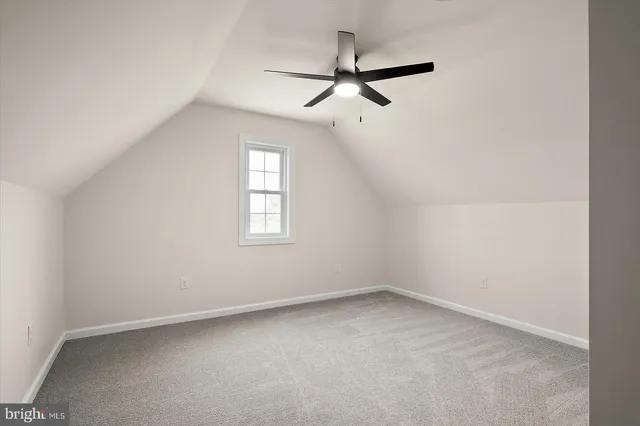 a view of a house with backyard and garden