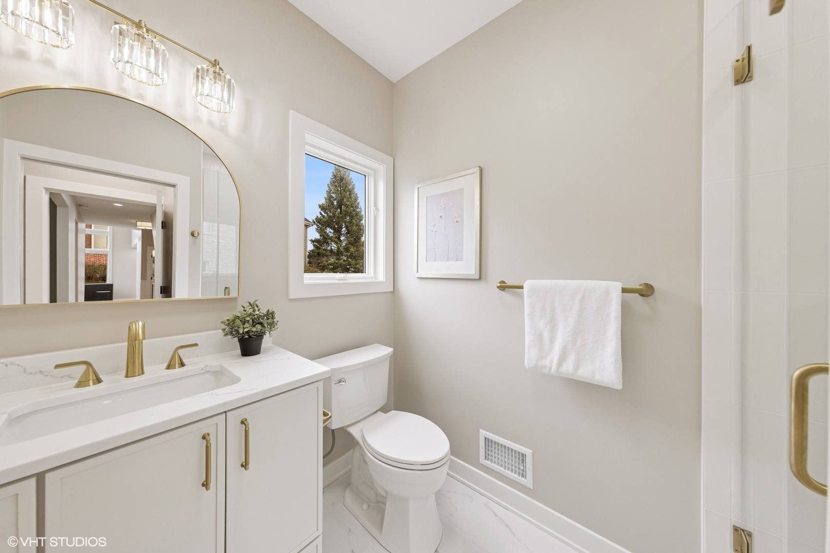 6878 Fieldstone Drive Burr Ridge, IL 60527 - Photo 20 of 45 a bathroom with a toilet sink and mirror