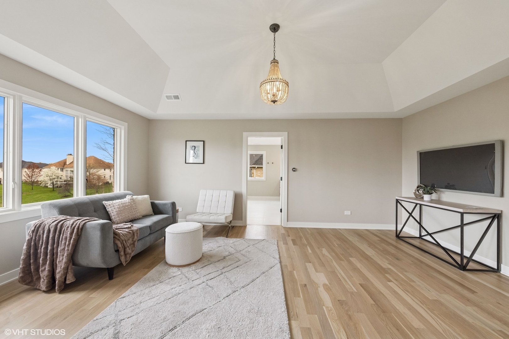 6878 Fieldstone Drive Burr Ridge, IL 60527 - Photo 23 of 45 a living room with furniture
