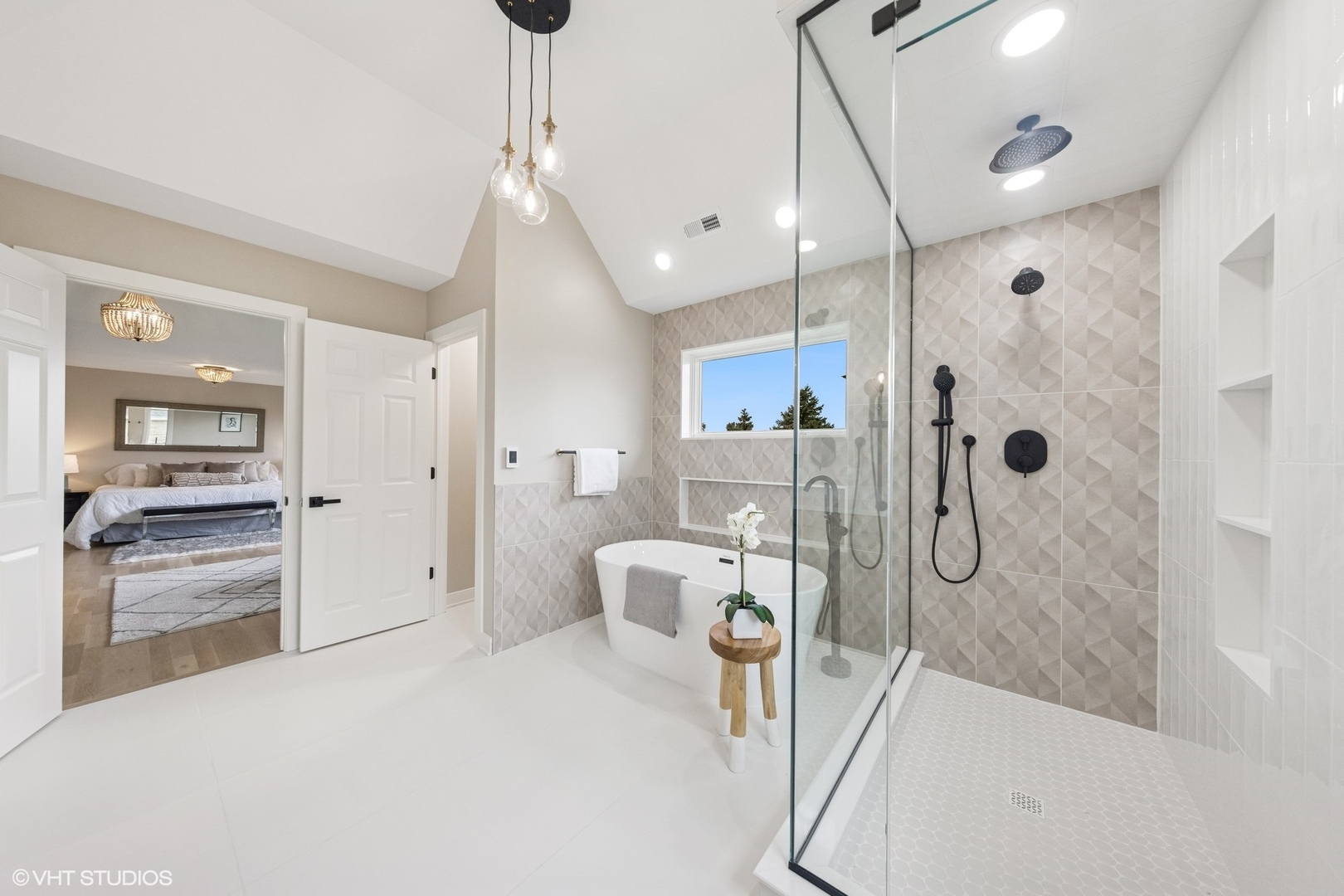6878 Fieldstone Drive Burr Ridge, IL 60527 - Photo 25 of 45 a bathroom with a tub sink and mirror