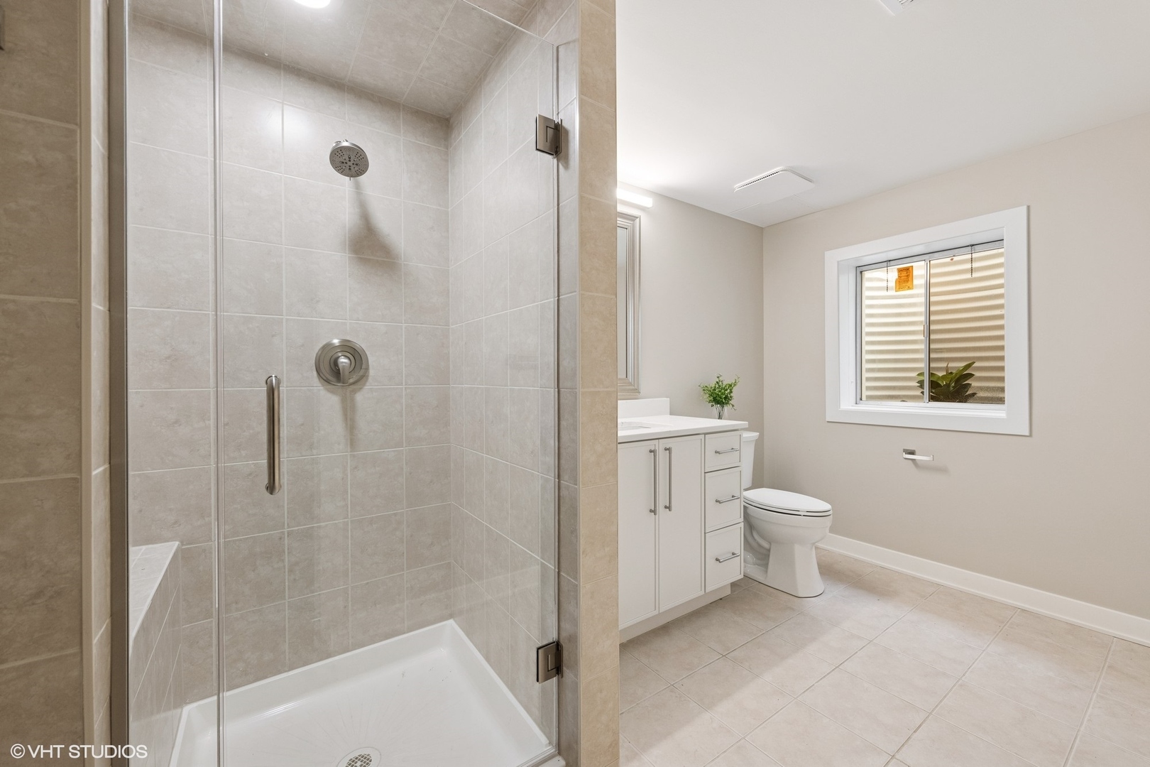6878 Fieldstone Drive Burr Ridge, IL 60527 - Photo 39 of 45 a bathroom with a toilet sink and shower