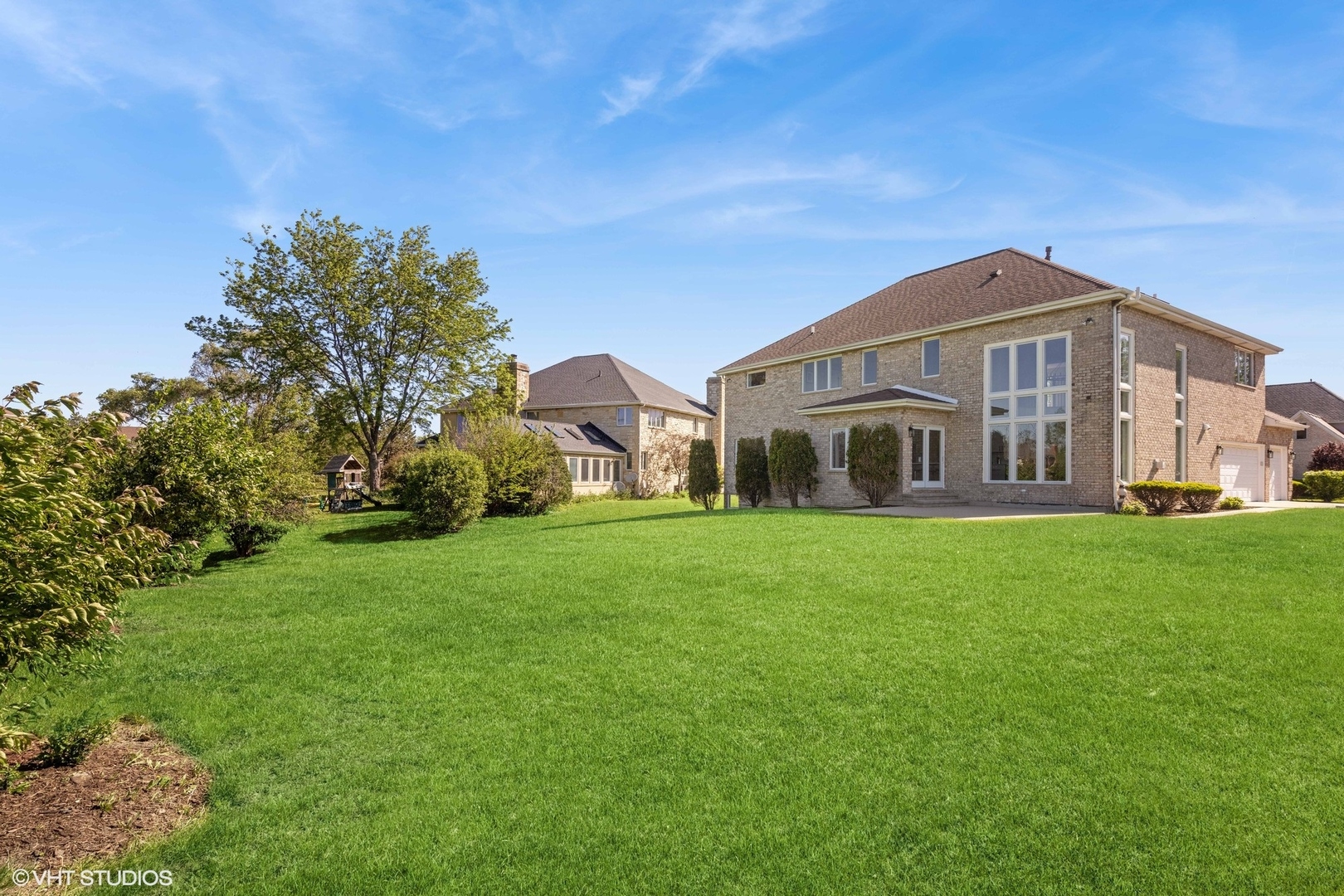 6878 Fieldstone Drive Burr Ridge, IL 60527 - Photo 44 of 45 a front view of a house with a garden