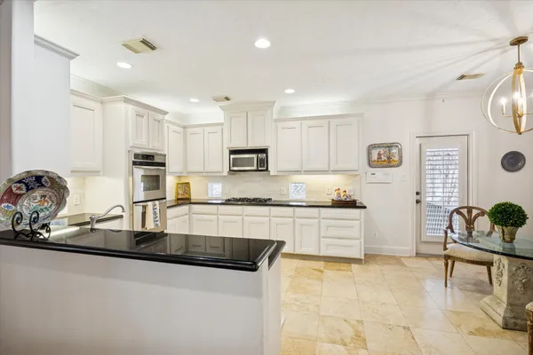 $4,650 | 2643 Westgate Drive, Houston, TX 77098