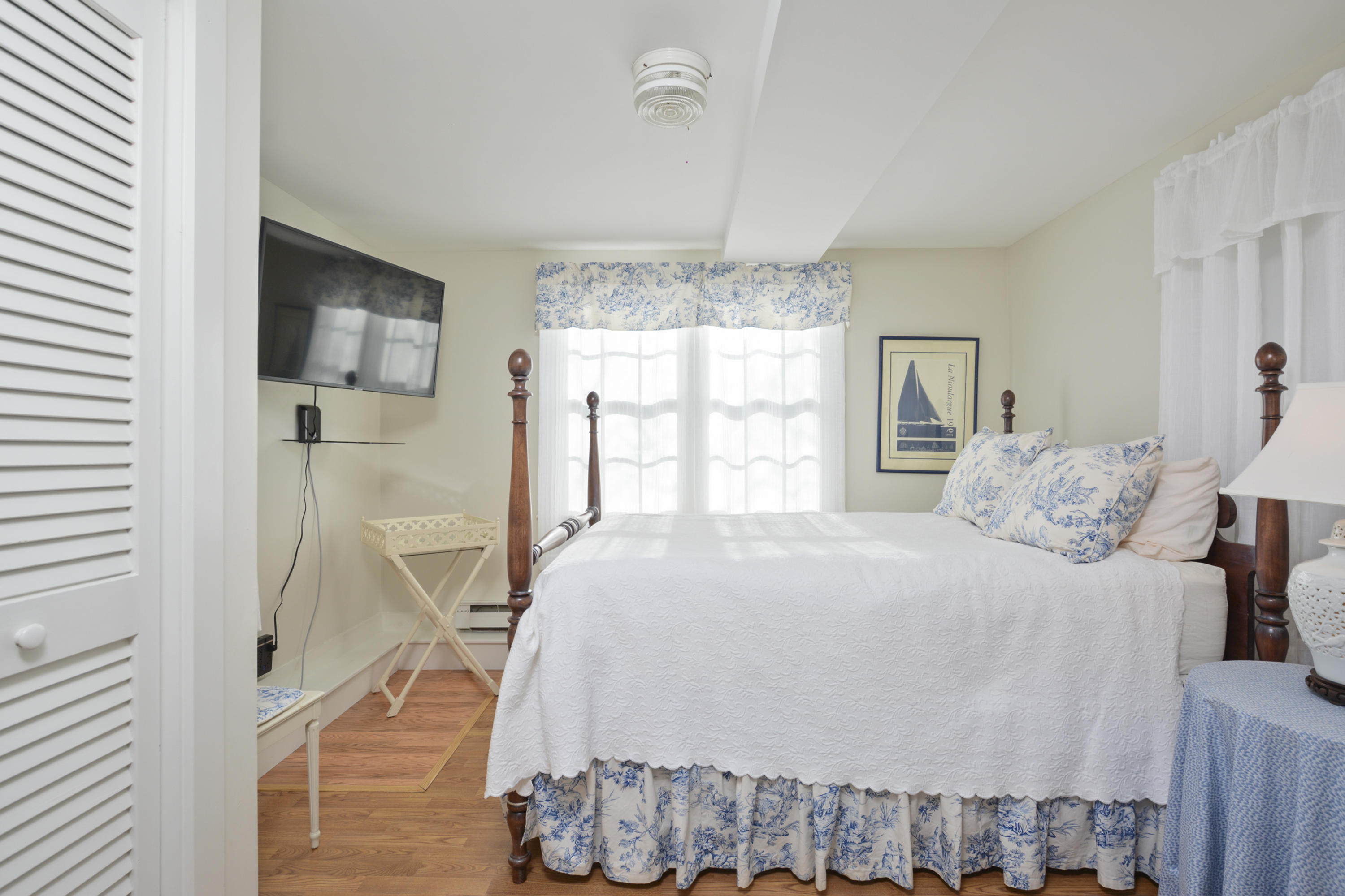 18 Peaks Drive Osterville, MA 02655 - Photo 29 of 40 a bedroom with a bed and a window