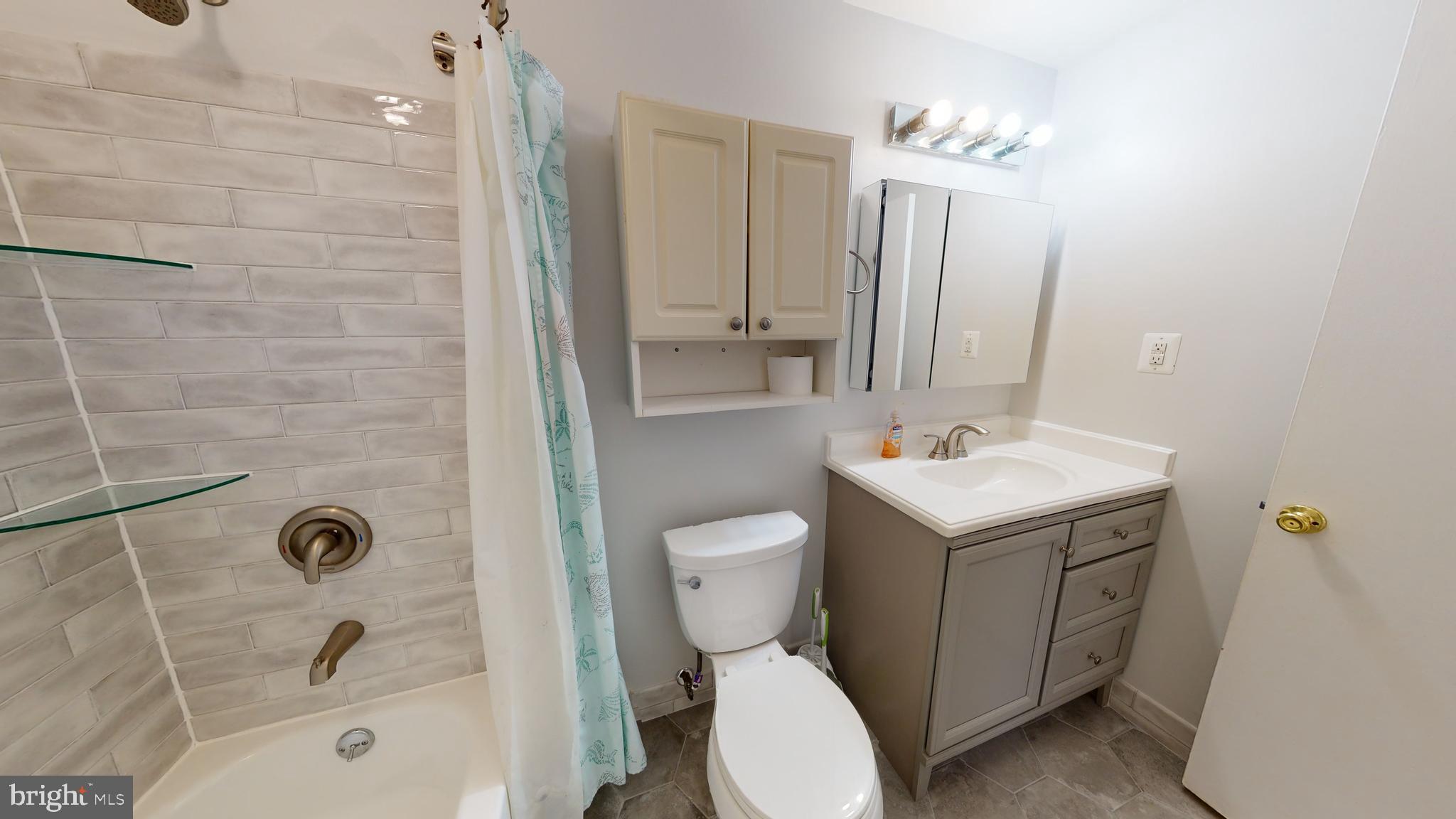 6103 Ronna Circle Waldorf, MD 20601 - Photo 26 of 37 Hall bath