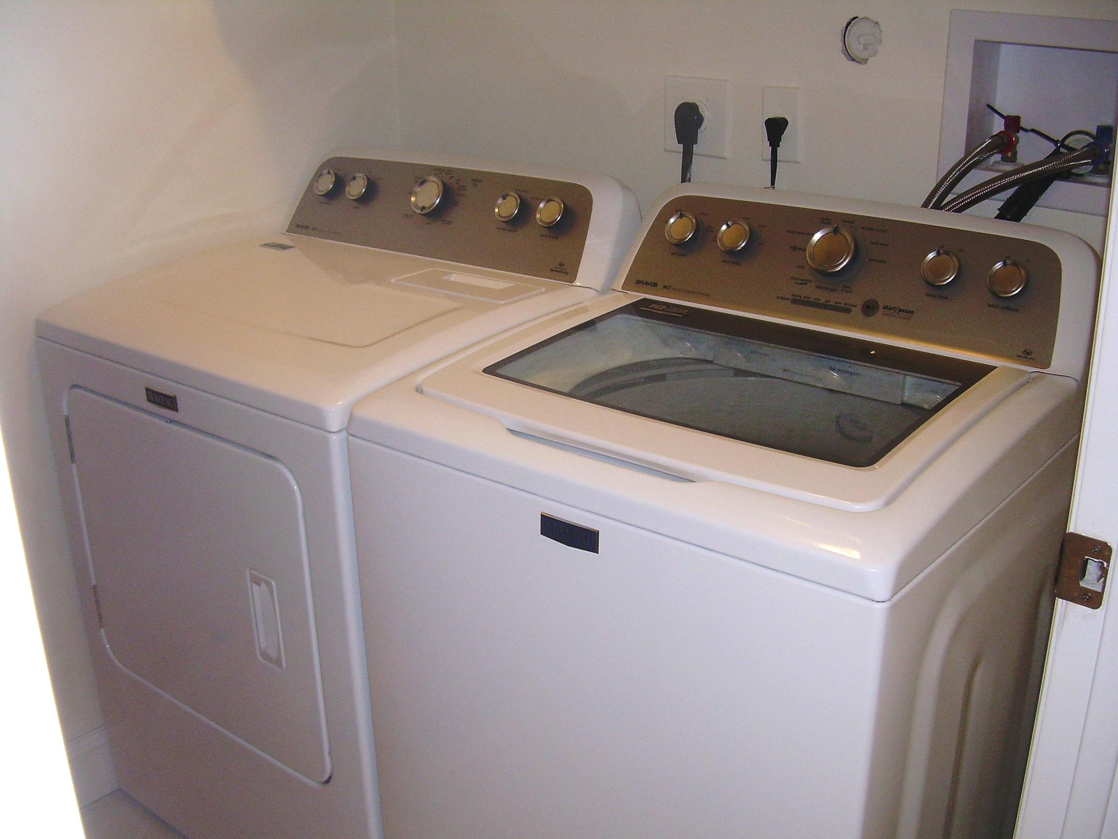 8649 Raintree Court Boca Raton, FL 33496 - Photo 22 of 43 Washer / Dryer