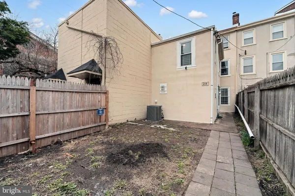 a view of a house with a backyard