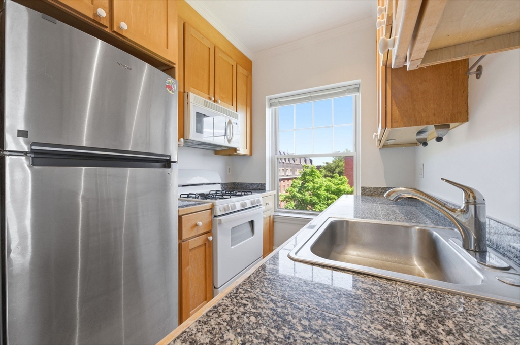 21 Bradlee Road, Unit 54 Medford, MA 02155 - Photo 9 of 14