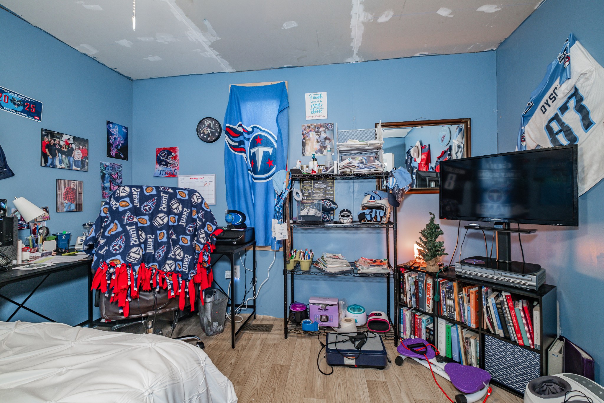 73 Spring Lake Circle Beechgrove, TN 37018 - Photo 28 of 43 a bedroom with furniture and a book shelf