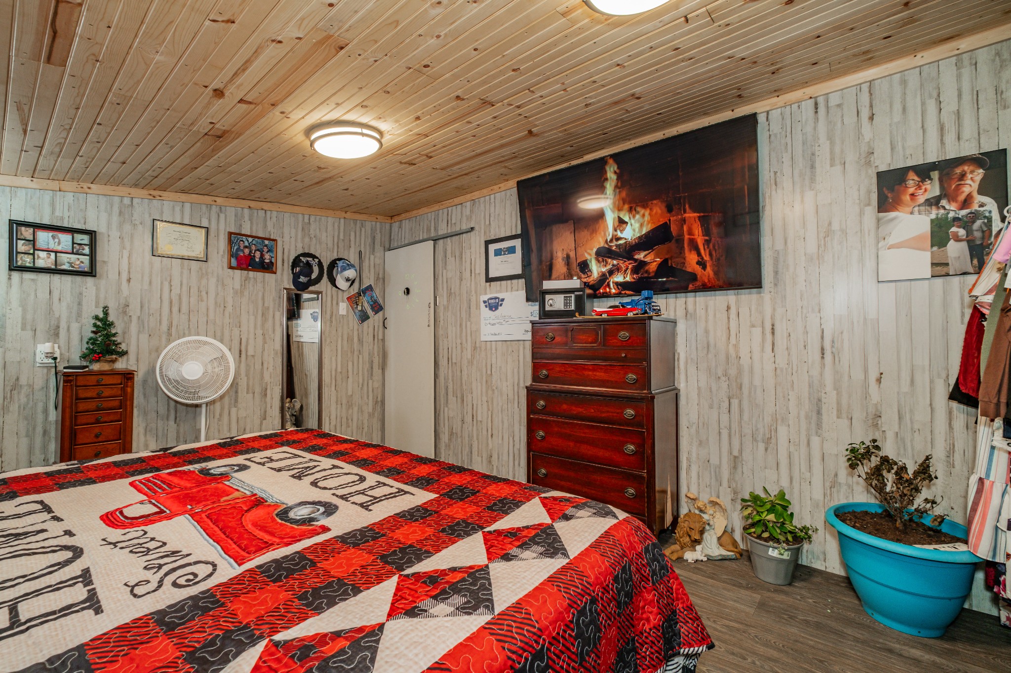 73 Spring Lake Circle Beechgrove, TN 37018 - Photo 31 of 43 a bedroom with a bed and a flat screen tv