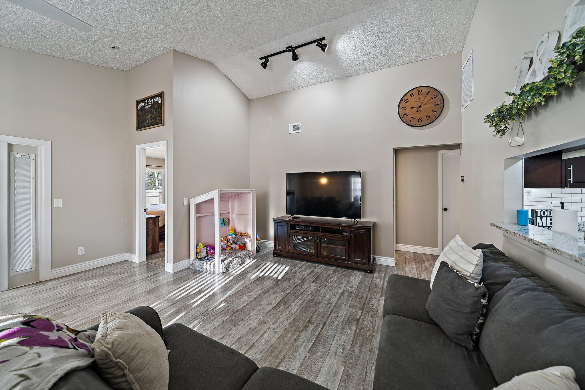 125 Raintree Trail Jupiter, FL 33458 - Photo 11 of 35 013-125RaintreeTrail-Jupiter-FL-SMALL