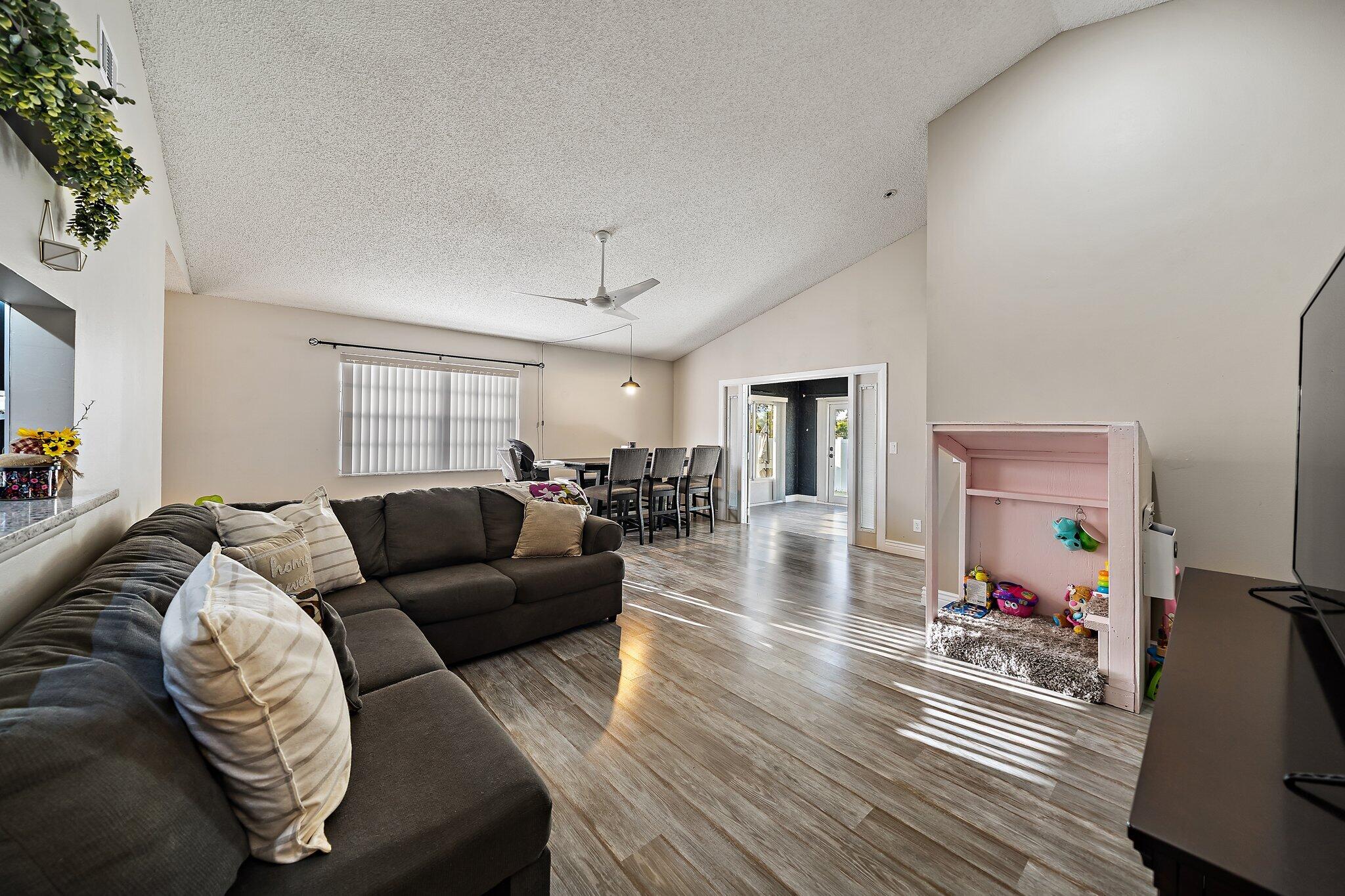125 Raintree Trail Jupiter, FL 33458 - Photo 12 of 35 015-125RaintreeTrail-Jupiter-FL-SMALL