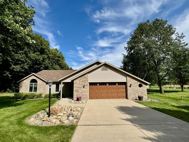 $369,900 | 5056 North Dovewood Trail, Warsaw, IN 46582