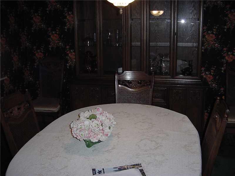 1006 S Road Pittsburgh, PA 15209 - Photo 4 of 6 Dining Room.