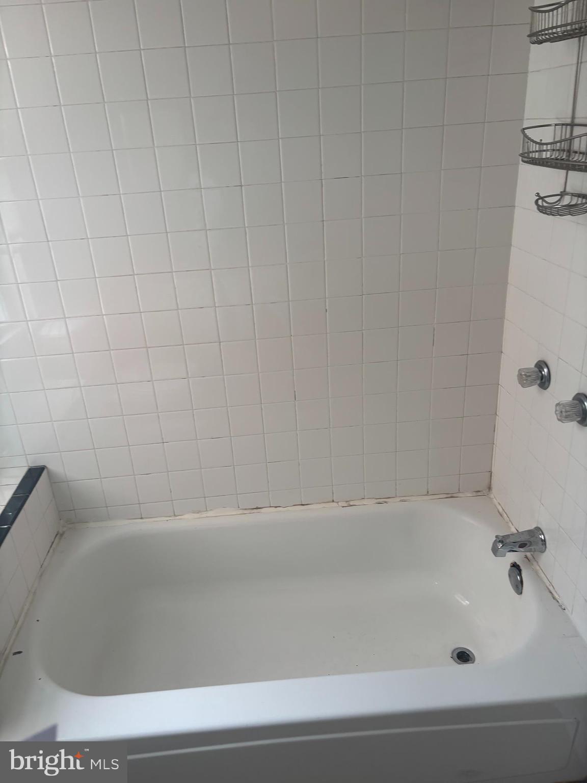 4715 Springfield Avenue, Unit 2F Philadelphia, PA 19143 - Photo 4 of 6 a bathroom with a bathtub