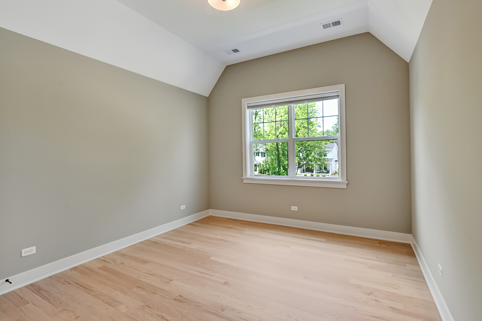 256 Coe Road Clarendon Hills, IL 60514 - Photo 26 of 38