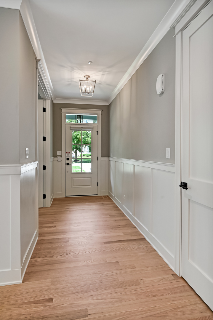 256 Coe Road Clarendon Hills, IL 60514 - Photo 6 of 38