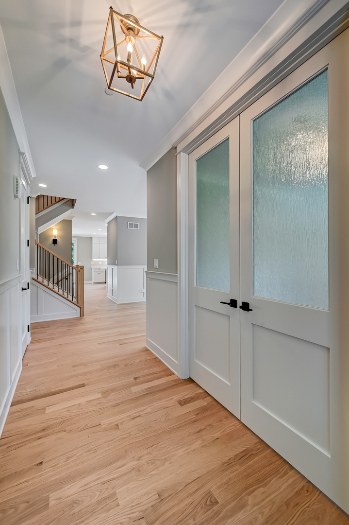 256 Coe Road Clarendon Hills, IL 60514 - Photo 7 of 38