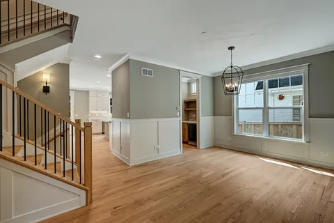 $1,850,000 | 256 Coe Road, Clarendon Hills, IL 60514