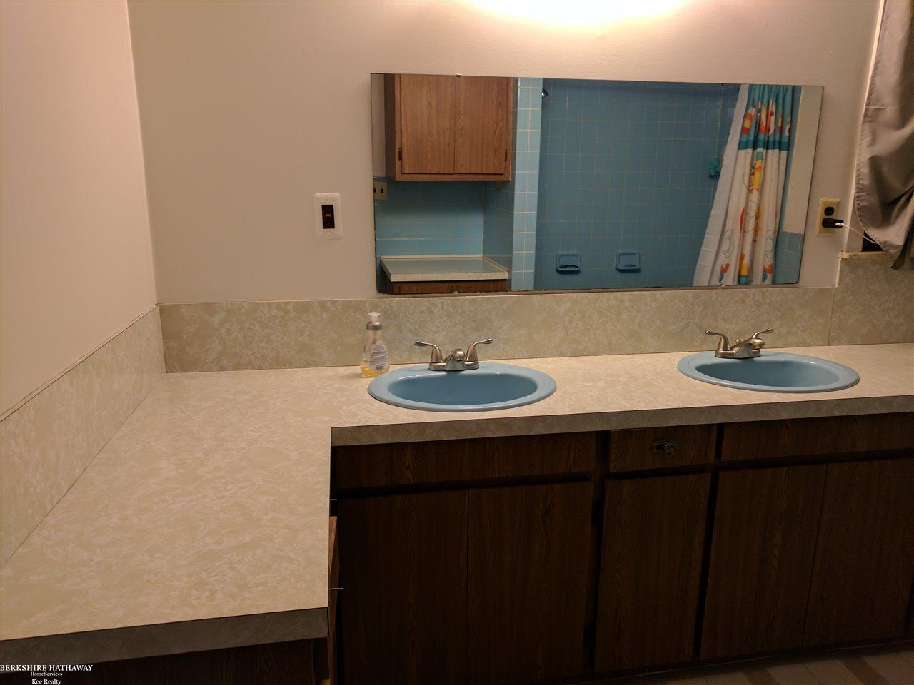 4306 East 11 Mile Road Warren, MI 48091 - Photo 16 of 27 31316186-15.JPG