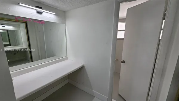 $1,900 | 871 Northeast 195th Street, Unit 204, Miami, FL 33179