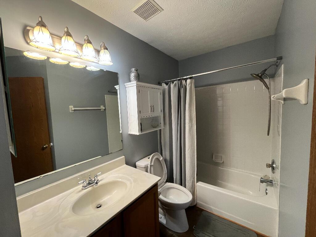 1372 Tera Alta Road Columbus, OH 43207 - Photo 33 of 40 32