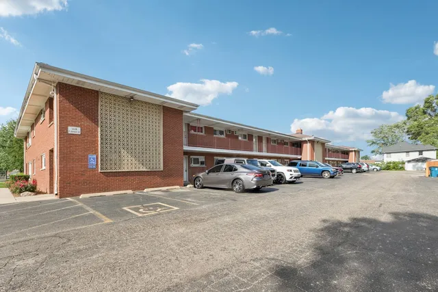 $165,000 | 1119 East Algonquin Road, Unit 7, Arlington Heights, IL 60005