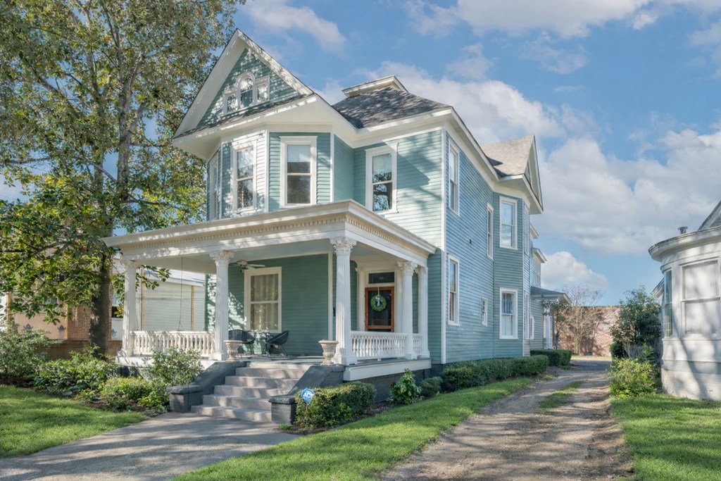 715 Broadway Columbus, GA 31901 - Photo 3 of 75 a front view of a house with a yard and potted plants