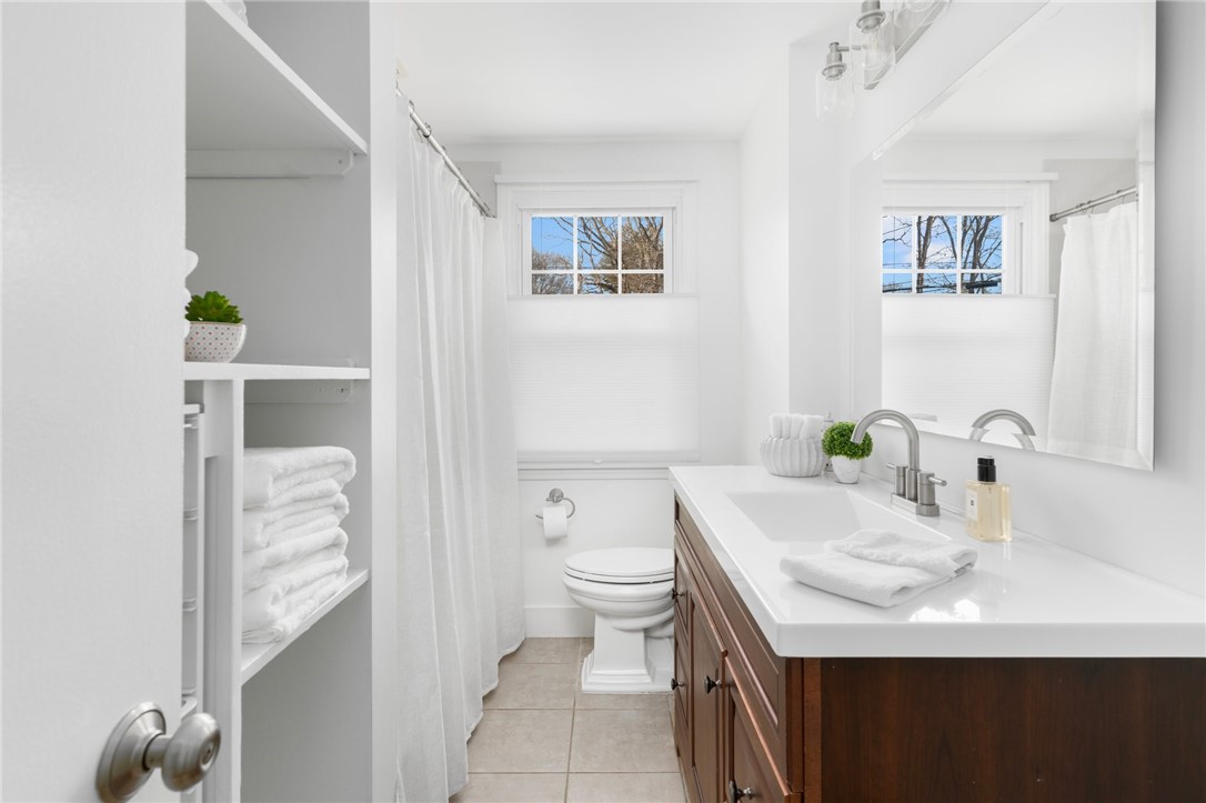 490 Howland Road East Greenwich, RI 02818 - Photo 27 of 41 Main Level Bath with Tub/Shower