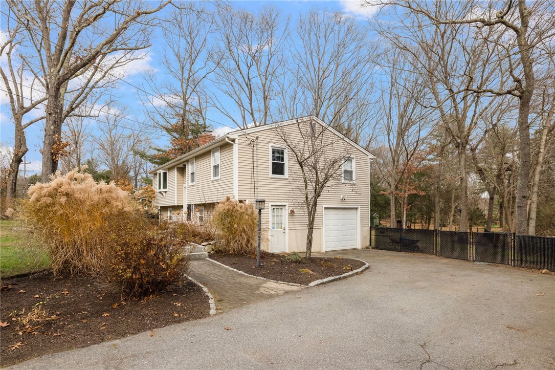 490 Howland Road East Greenwich, RI 02818 - Photo 3 of 41 Gallery Image 3