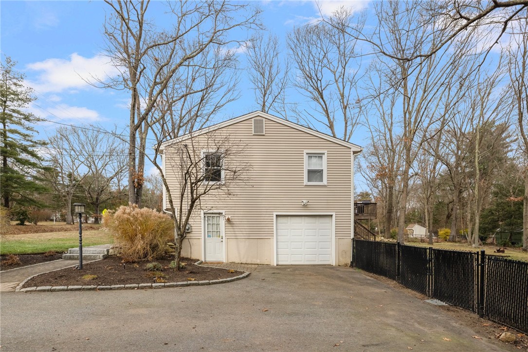490 Howland Road East Greenwich, RI 02818 - Photo 4 of 41 Gallery Image 4