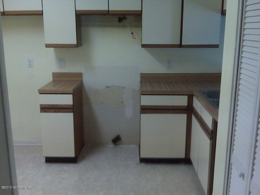3801 Crown Point Road, Unit 1291 Jacksonville, FL 32257 - Photo 3 of 3 Kitchen