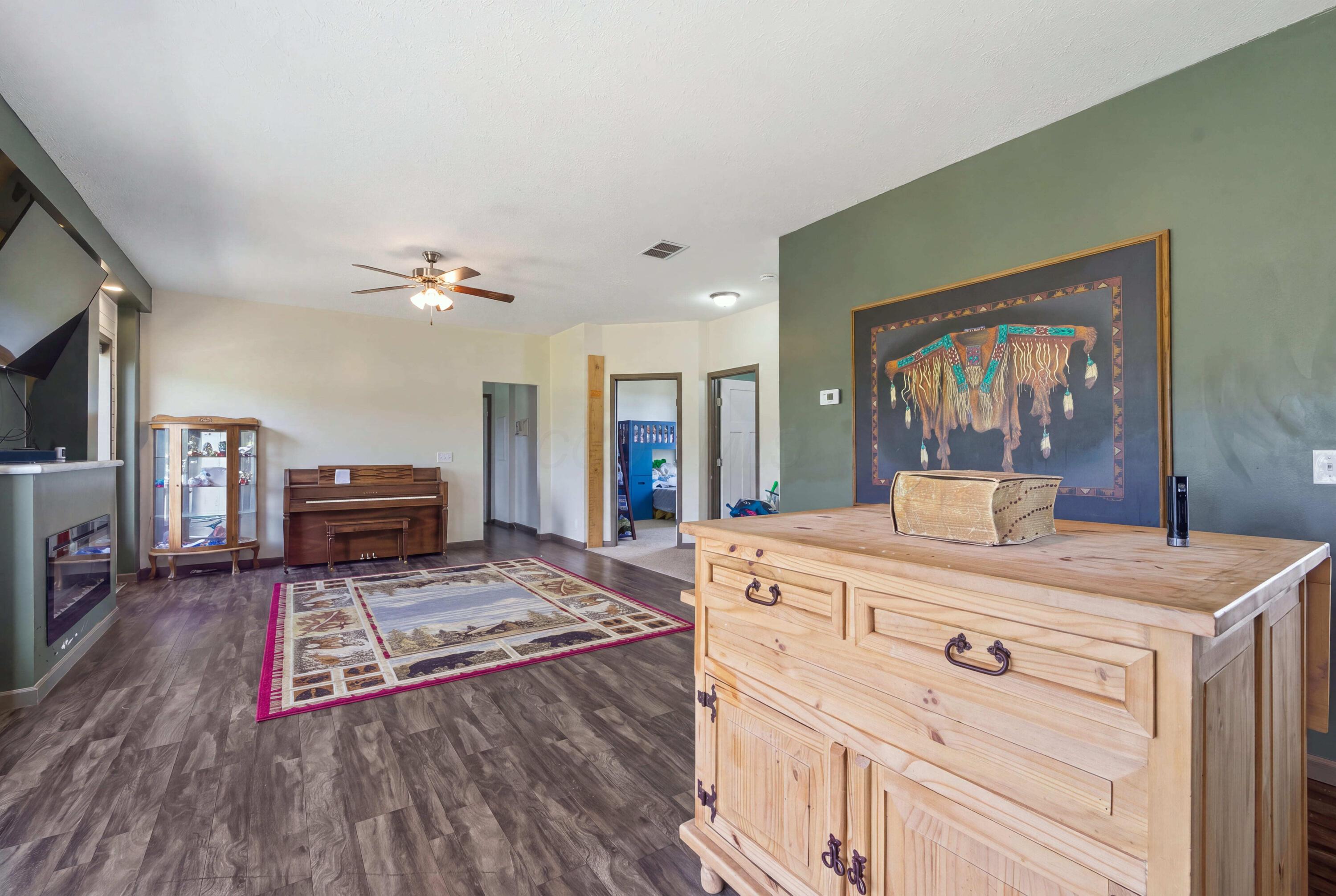 11144 Dingess Road Circleville, OH 43113 - Photo 11 of 47 Livingroom4