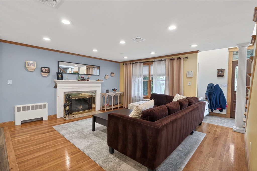 8 Hawthorne Street Watertown, MA 02472 - Photo 4 of 37
