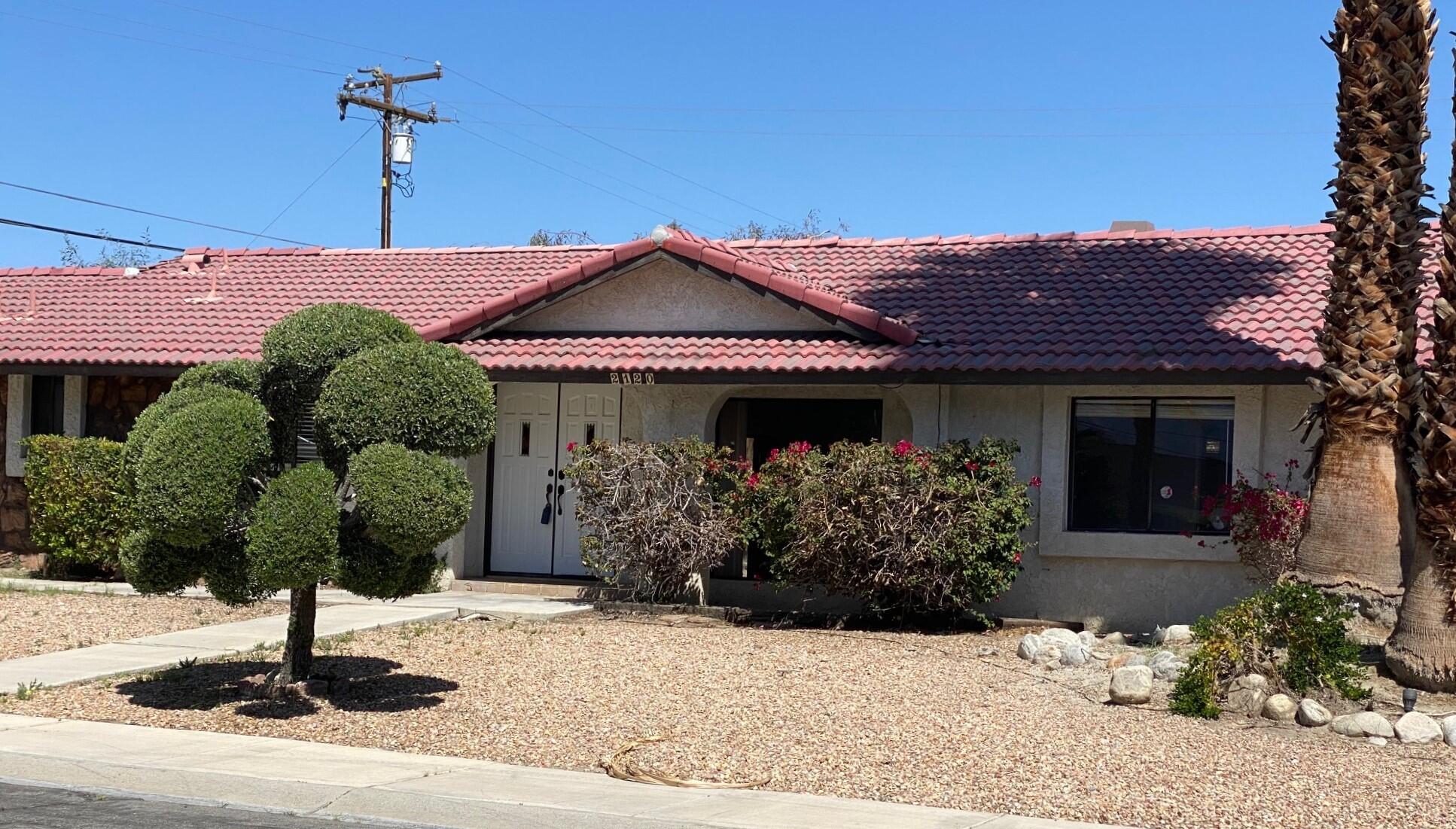 2120 Wayne Road Palm Springs, CA 92262 - Photo 21 of 21 a front view of a house with garden