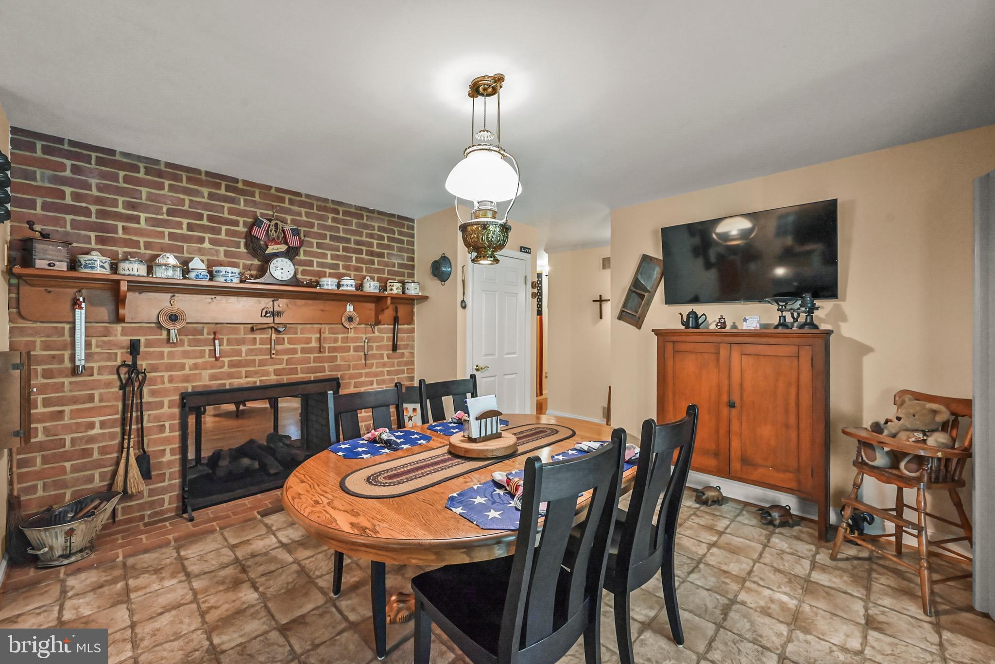 961 Beaver Creek Road Hanover, PA 17331 - Photo 14 of 52 a dining room with furniture and window