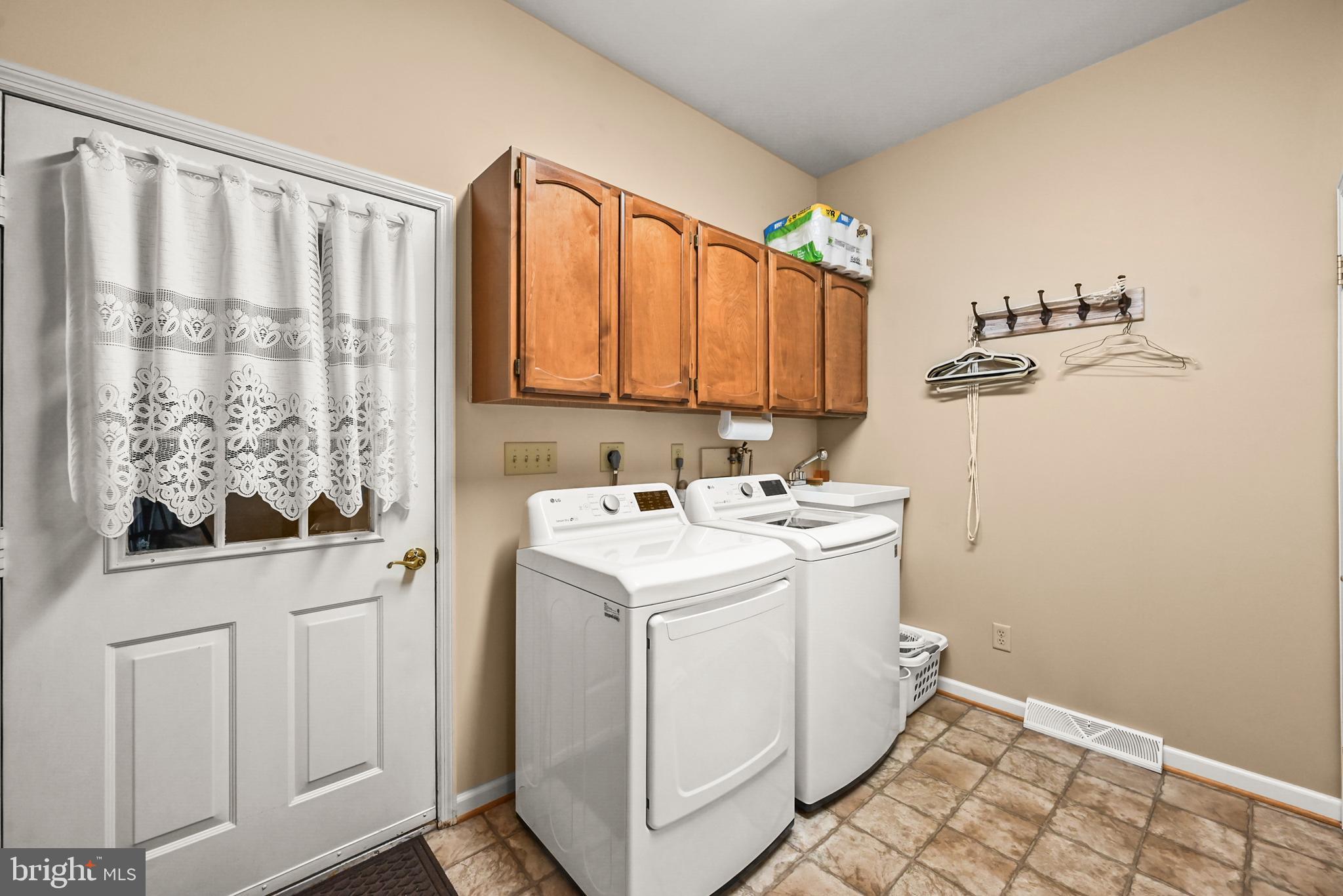 961 Beaver Creek Road Hanover, PA 17331 - Photo 25 of 52 a utility room with dryer and washer