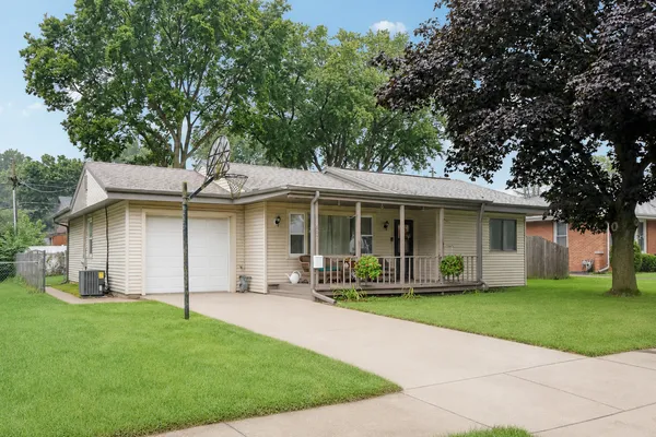 $254,900 | 607 Wallace Avenue, Morris, IL 60450