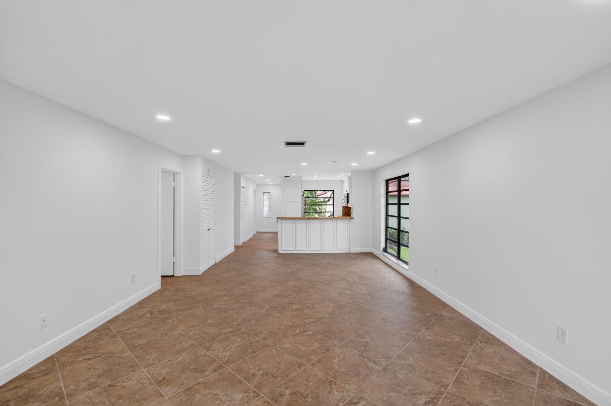 8460 Casa Del Lago, Unit 25B Boca Raton, FL 33433 - Photo 35 of 57 LIVING/DINING